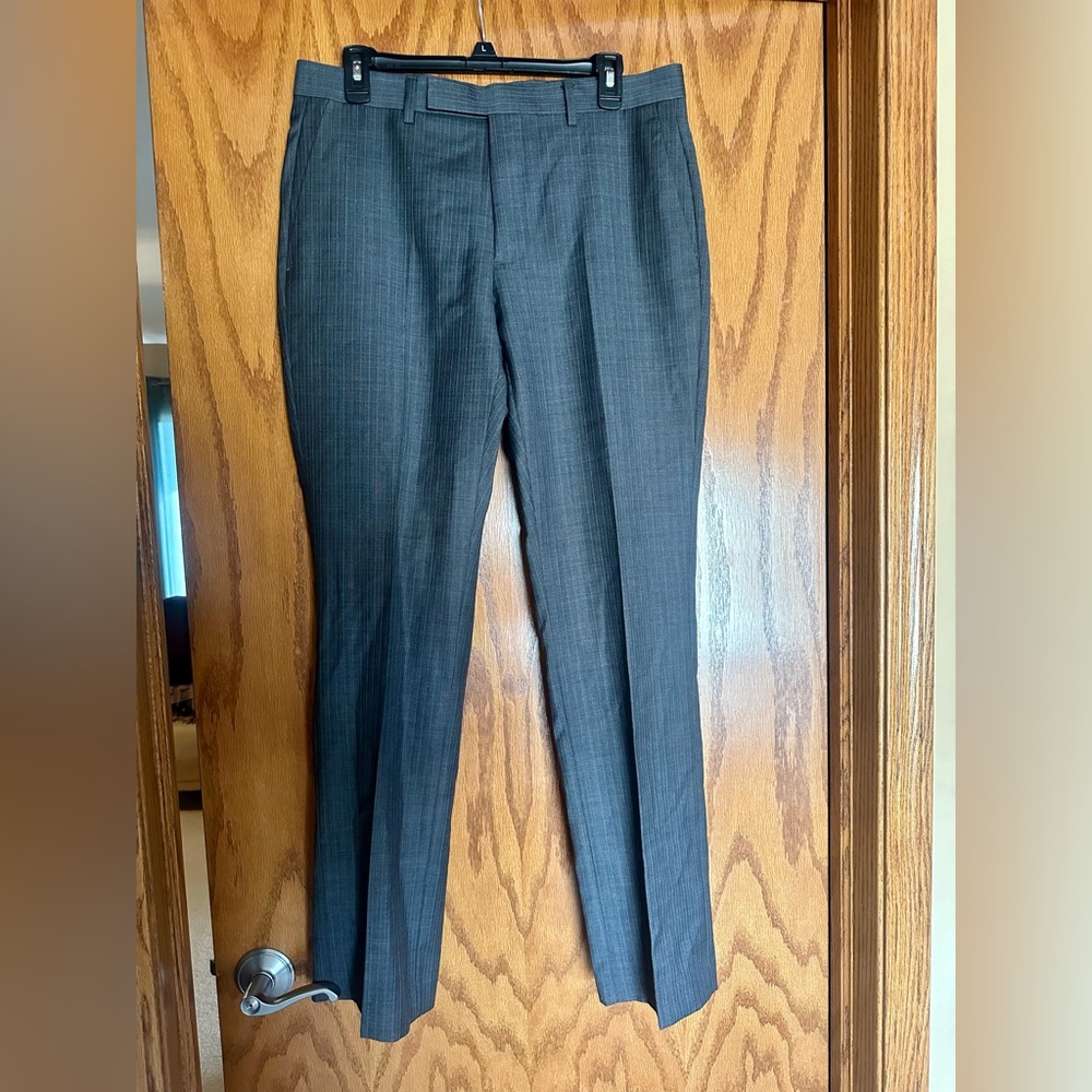 Marc Anthony Men’s suit, pants 32x32, jacket 38R grey pinstripe